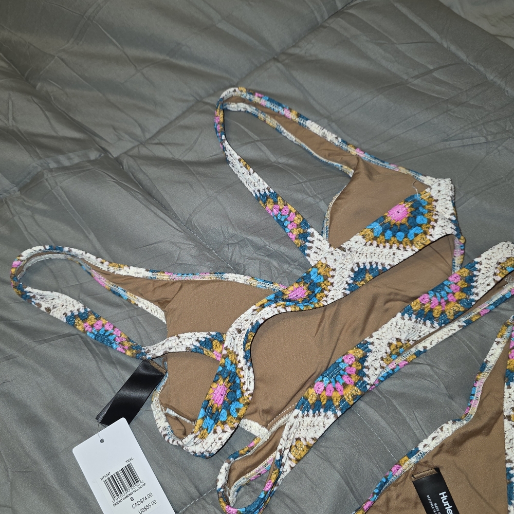 Hurley Crochet Bikini Set with Colorful Pattern - Picture 6 of 9